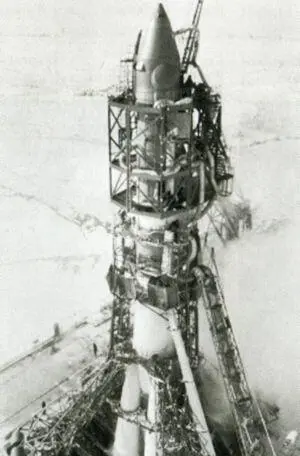 Восток перед стартом 12 апреля 1961 года Дорога на космодром Поехали - фото 27