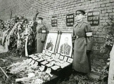 Захоронение праха Юрия Гагарина и Владимира Серегина в Кремлевской стене - фото 56