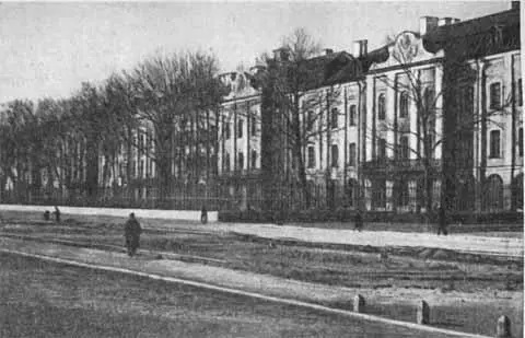 Здание Петербургского университета Начался новый трудный период в жизни - фото 3