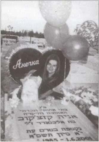 Аня Казачкова 10 июня на седьмой день после похорон ей исполнилось бы 16 лет - фото 20