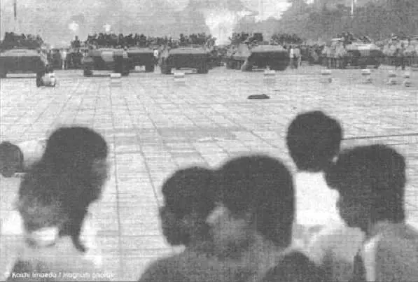 Через несколько недель власти принимают решение оказать военное сопротивление - фото 52
