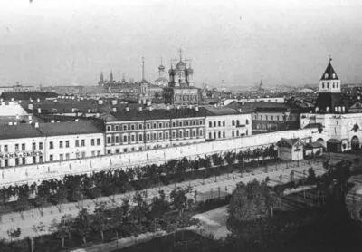 Вид Старой площади 1880х годов Слева здание где находилась контора торговой - фото 75