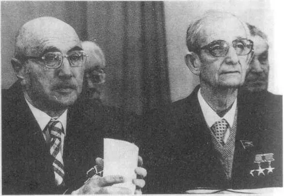 Я Б Зельдович и Ю Б Харитон которые в 19391940 гг дали расчет ядерного - фото 33