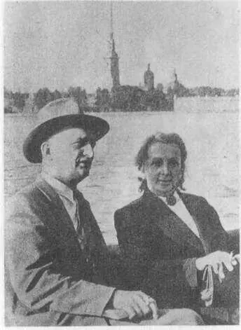 Вильям Фишер Рудольф Абель с женой в Ленинграде в 1955 г Р И Абель был - фото 33