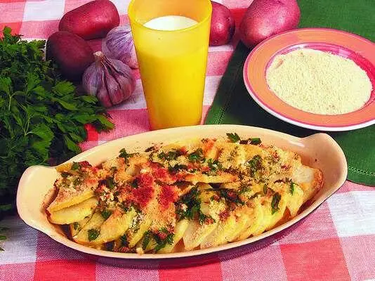 Продукты 3 крупных клубня картофеля 3 дольки чеснока 100 мл цельного - фото 209
