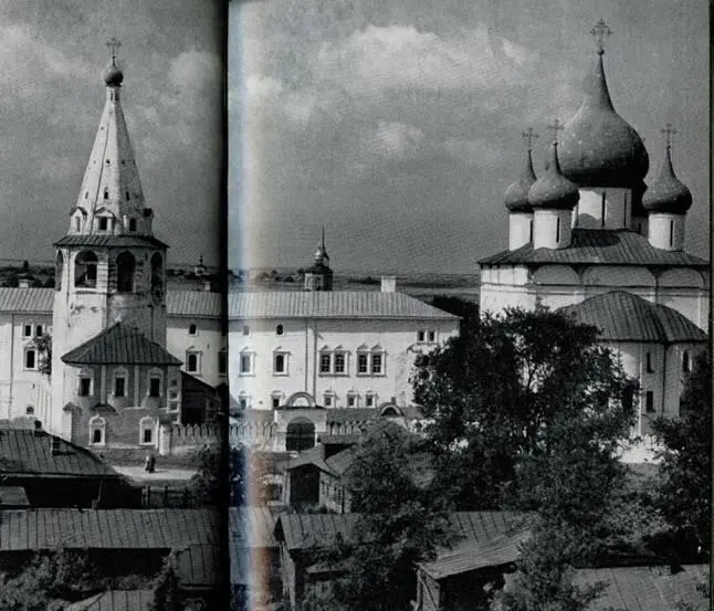61 Кремлевский ансамбль Вид до реставрации собора Раскопки у южной стены - фото 64