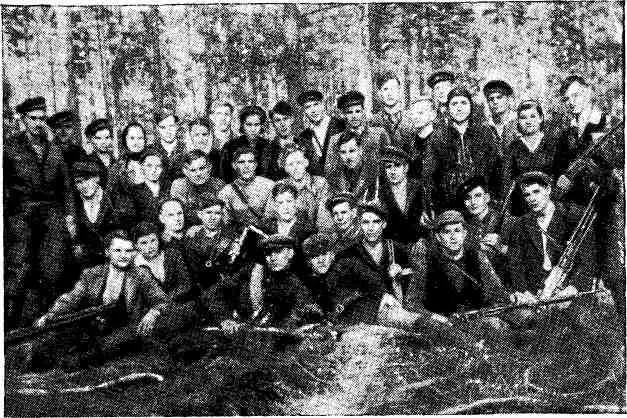 Участники первой комсомольской конференции партизанских бригад Пинского - фото 57