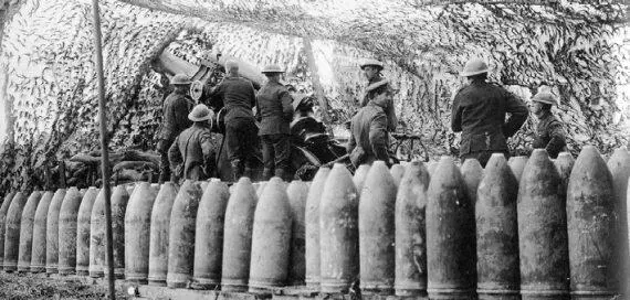 Рис 137 Британская 305 мм гаубица ведет огонь 1917 г район Арраса Первую - фото 84