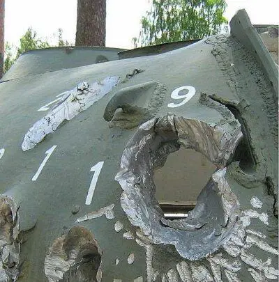 Рис 224 Попадание ОБПС на дистанции стрельбы в сотню метров пробивает в - фото 155