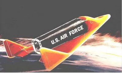 Рис 246 Слева вверху проект рикошетирующего от атмосферы космического - фото 199