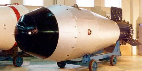 Рис 328 Вверху советская термоядерная бомба А602ЭН рекордной более 50 - фото 282