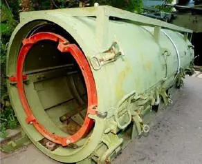 Рис 339 Вверху слева британский контейнер с ядерной авиабомбой WE177 В - фото 308
