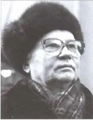 В А Крючков начальник внешней разведки КГБ генералполковник Б С Иванов - фото 22