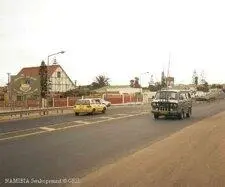 Над океаном висели низкие влажные тучи сырой ветер задувал холод во все щели - фото 553