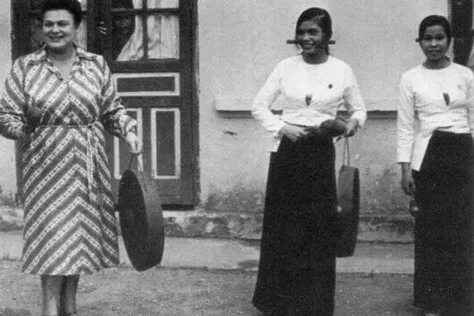 Во Вьетнаме 1980 г Памятный сувенир из России С Ким Ир Сеном в Пхеньяне - фото 22