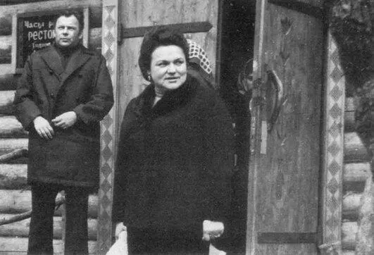 Фото на память от новороссийских цементников 1974 г В Колонном зале Дома - фото 25