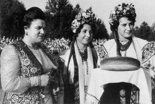 Хлеб и соль на Украине Киевская область 1983 г На московском заводе им - фото 35