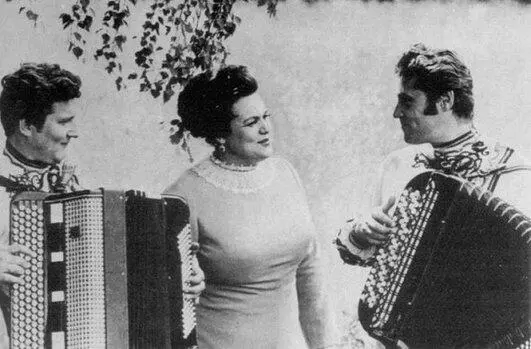 С дуэтом баянистов Ю Калашников и В Гридин 1978 г Интервью после - фото 37