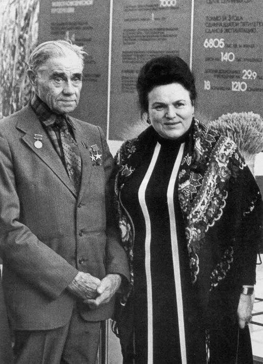 С академиком Г Мальцевым в селе Мальцево Курганская область 1994 г - фото 48