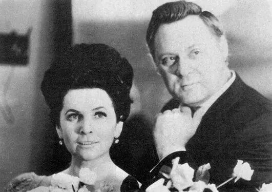 А Огнивцев и Г Вишневская после концерта в Колонном зале 1966 г - фото 70
