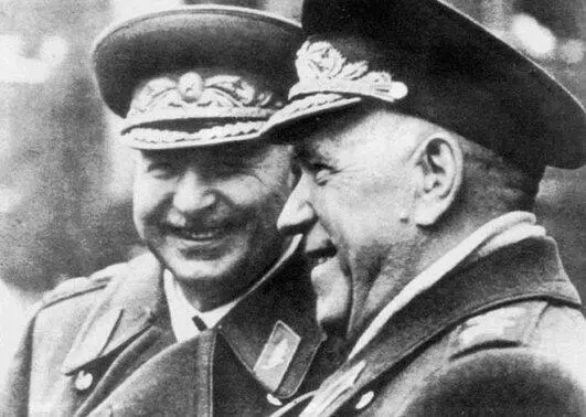 Г К Жуков н И Х Баграмян на военном параде в ГДР 1957 г Ю Гагарин с - фото 77