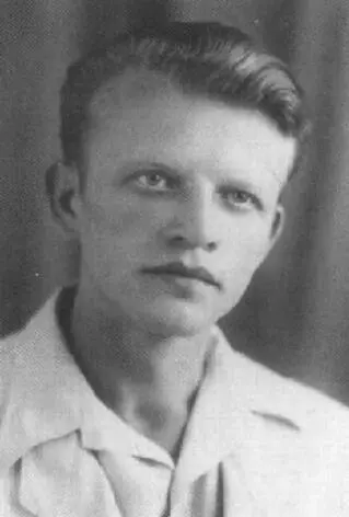 Петр Петрович Астахов лето 1956 г Баку После возвращения из карагандинской - фото 4