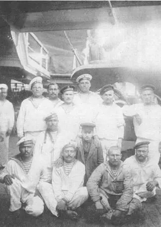 На батарейной палубе От 24 апреля 1882 г В Сингапуре фрегат простоял долее - фото 35