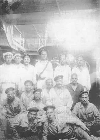 Вверху Герцог Эдинбургский в дальнем плавании Конец 1890х гг Далее до - фото 68