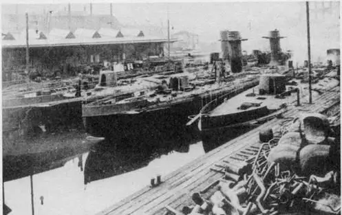 Миноносцы типа Касатка на верфи Ф Шихау 1900 г Несмотря на ряд интересных - фото 18