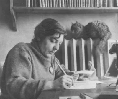 М Шагинян за работой 1933 С Маршак среди детей Ленинград 1939 - фото 14