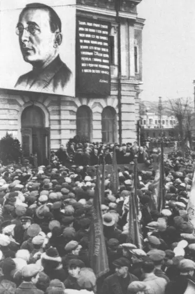 Торжественная встреча участников пленума Союза писателей Москва 1937 В - фото 19