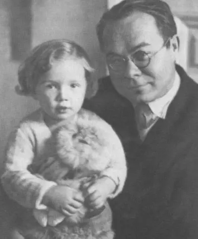 Вс Иванов с сыном Вячеславом Москва 1931 Дом творчества Малеевка - фото 23
