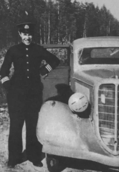 А Тарасенков на фронте Нижняя Ладога 1943 В Саянов на 1м Украинском - фото 34