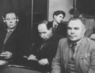Художники Кукрыниксы и Вс Вишневский на Нюрнбергском процессе 1945 Вс - фото 37