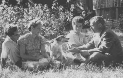Вс Иванов на отдыхе в кругу семьи Переделкино 1946 И Эренбург К Федин - фото 55