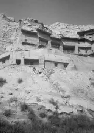 Монастырь в Кызыле Она построена в 1923 году и расположена в западной части - фото 27