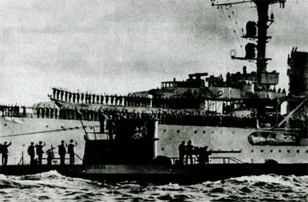 22 октября 1939 года U47 проходит вдоль борта линейного крейсера Шарнхорст - фото 37