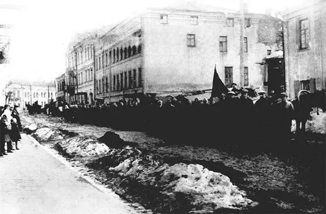 Витебск ул Толстого Сбор металлолома рабочими трамвайного депо Фото 1931 - фото 1