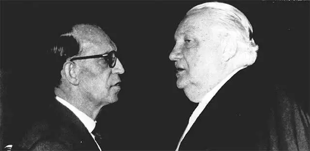 А Фильберт слева и его адвокат А Фильберт во время судебного процесса - фото 18