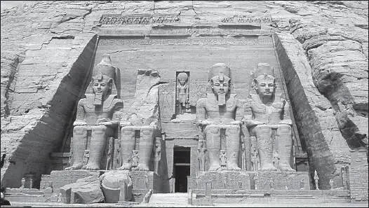 Статуи Рамсеса II в АбуСимбеле Укрепившаяся в Египте около 1345 г до н э - фото 5