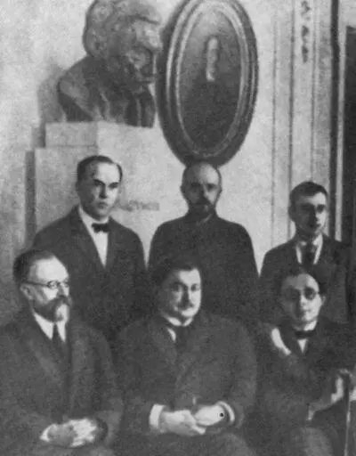 С ними связана молодость Д Д Шостаковича Слева направо А В Оссовский Н - фото 19