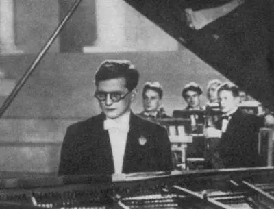 Д Д Шостакович исполняет Первый концерт для фортепиано с оркестром 1933 г - фото 30