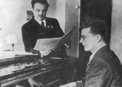 Д Д Шостакович и С А Самосуд перед премьерой Седьмой симфонии 1942 г Д - фото 35