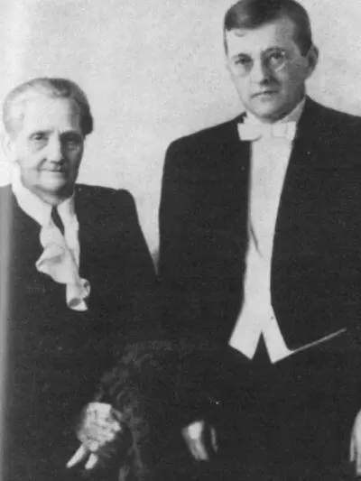 С матерью Софьей Васильевной Шостакович 1955 г С С Прокофьев Д - фото 40
