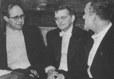 С Мстиславом Ростроповичем и Святославом Рихтером 1960е гг С Евгением - фото 44