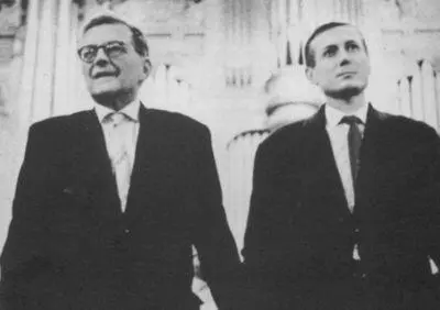 С Евгением Евтушенко после первого исполнения Тринадцатой симфонии 1962 г С - фото 45