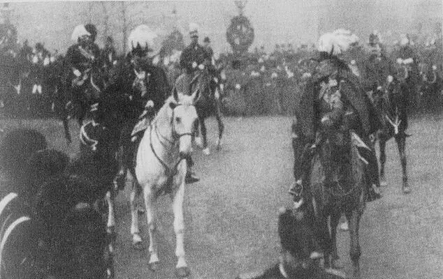 Вильгельм и дядя Берти на похоронах королевы Виктории в 1901 г Вильгельм и - фото 19