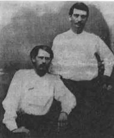 Бэт Мастерсон справа и Уайетт Эрп ДоджСити 1876 год Поздним вечером 9 - фото 59