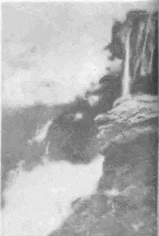 Вид на Алмазный водопад сверху Шлемы на плато Рорайма Глава шестая - фото 44
