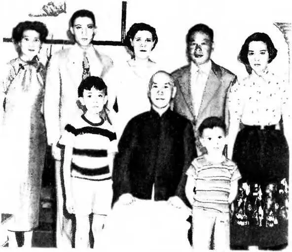 В кругу семьи 1959 г Чан Кайши Сун Мэйлин Цзян Цзинго на Тайване Чан Кайши - фото 34